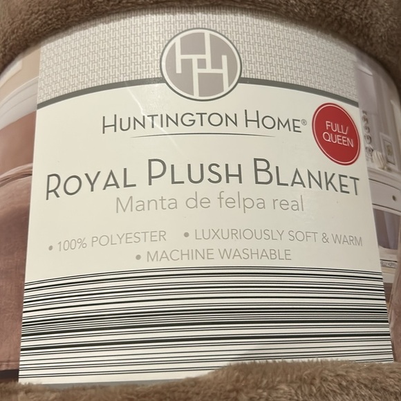 Huntington Home Royal Plush Blanket Full/Queen
NEW - Picture 2 of 5